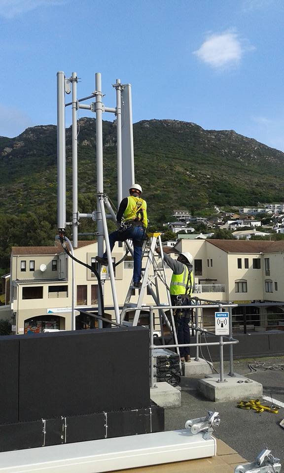 Pridin technicians installing antennas on a rooftop BTS site